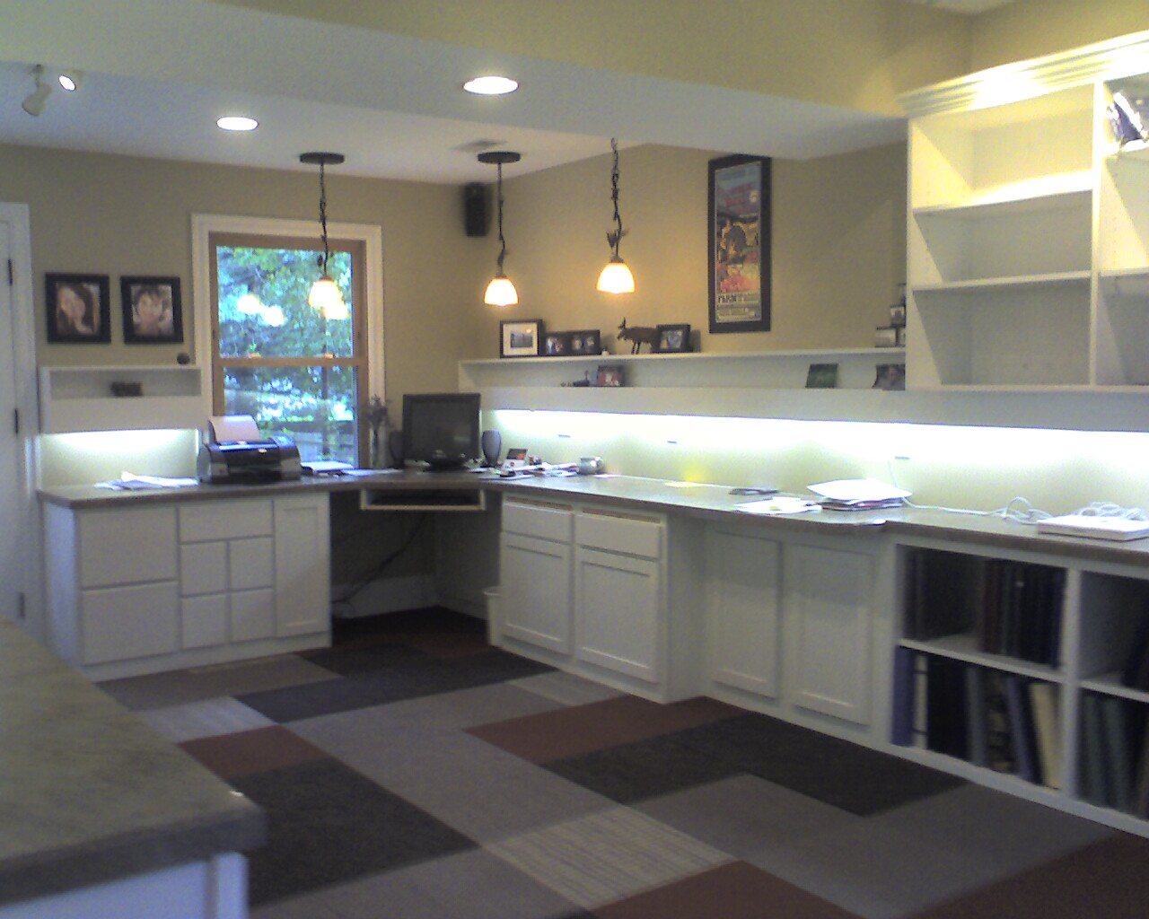 Home office with built-ins